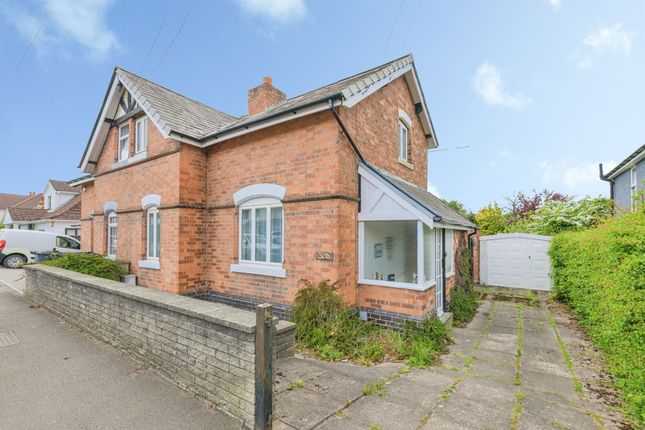 2 bed property, in Jockey Road, £210,000