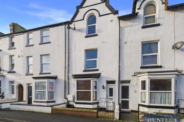 4 bed property, in West Avenue, £300,000