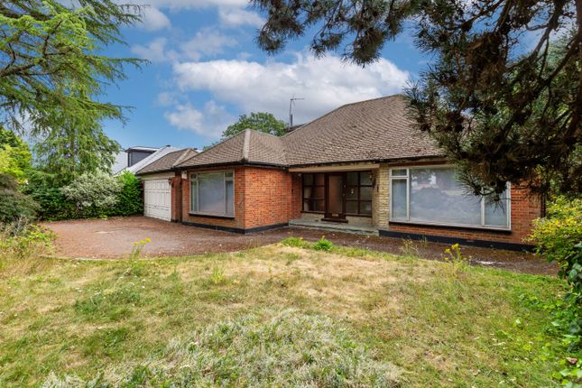 3 bed property, in Bracken Drive, £900,000