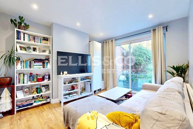 3 bed property, in Rosewood Avenue, £525,000