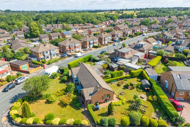 2 bed property, in Meadow Rise, £300,000