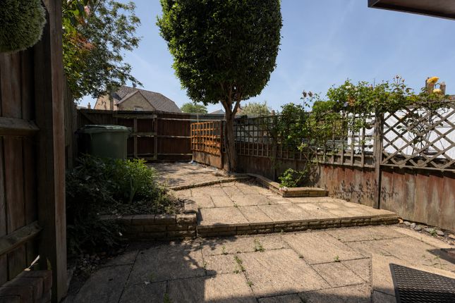 2 bed property, in Blissett Terrace, £247,500