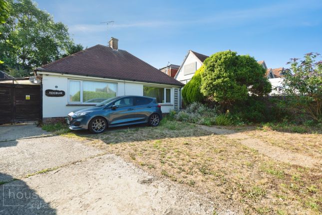 2 bed property, in Flansham Lane, £250,000