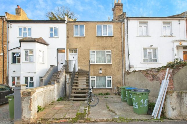 3 bed property, in Brookhill Road, £375,000