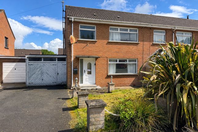 2 bed property, in Kilwarlin Park, £210,000