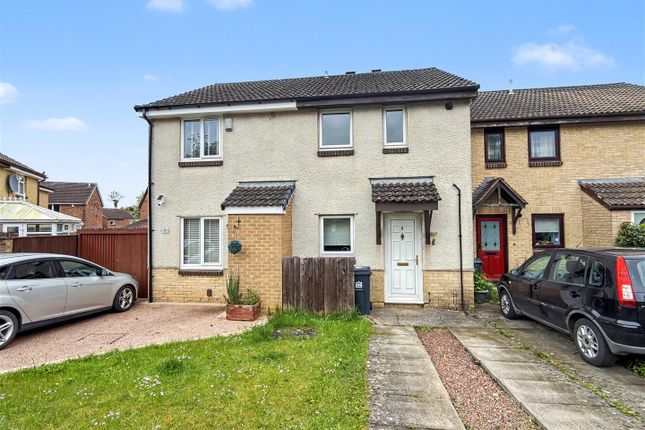 2 bed property, in Amiens Close, £130,000