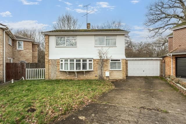 3 bed property, in Ellis Farm Close, £700,000