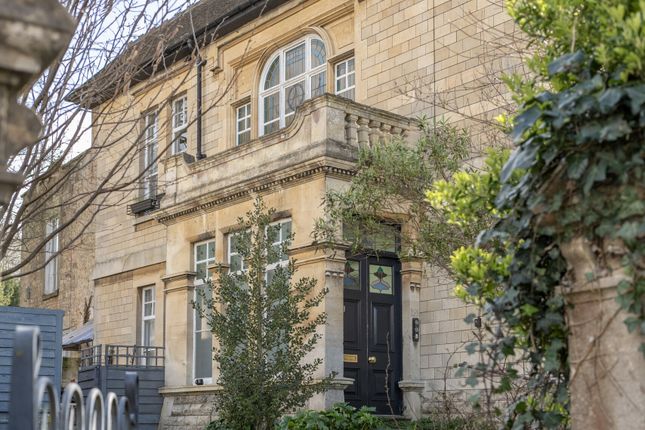2 bed property, in Devonshire Place, £495,000