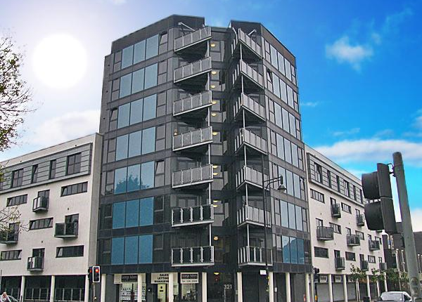 2 bed property, in Stretford Road, £160,000