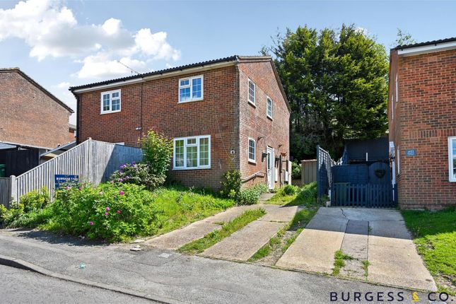 2 bed property, in Wentworth Way, £240,000