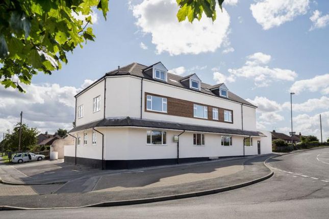 2 bed property, in Santingley Court WF4, £95,000