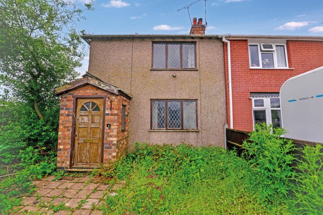 2 bed property, in North Avenue, £90,000