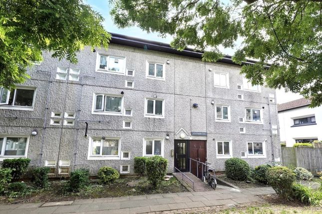 2 bed property, in 57 Squirrel Close, £75,000