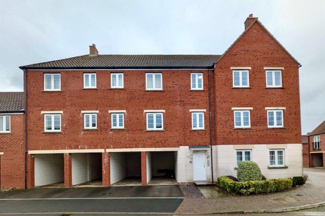 2 bed property, in Mulholland Way, £112,000