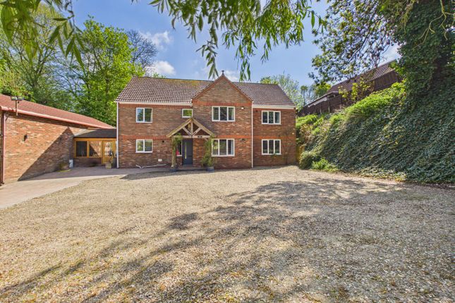 6 bed property, in Wold Road, £625,000