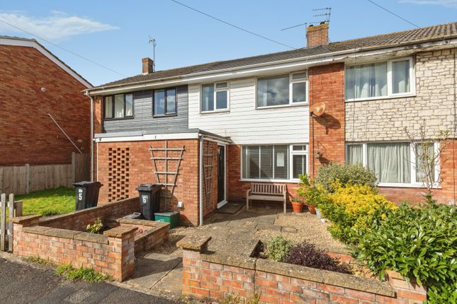 3 bed property, in Elm Court, £295,000