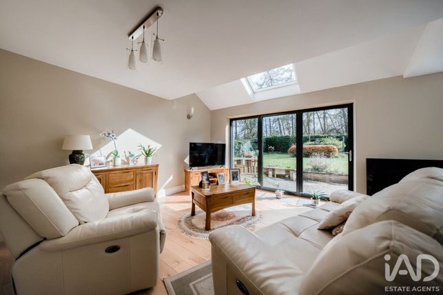 3 bed property, in Waller Close, £654,000