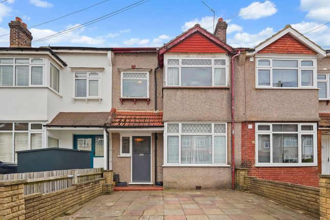 3 bed property, in Runnymede Crescent, £550,000