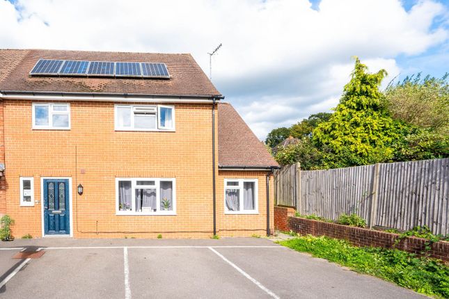 2 bed property, in Cobbett Road, £255,000