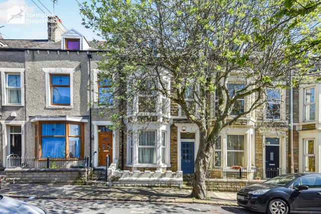 4 bed property, in Oxford Street, £150,000