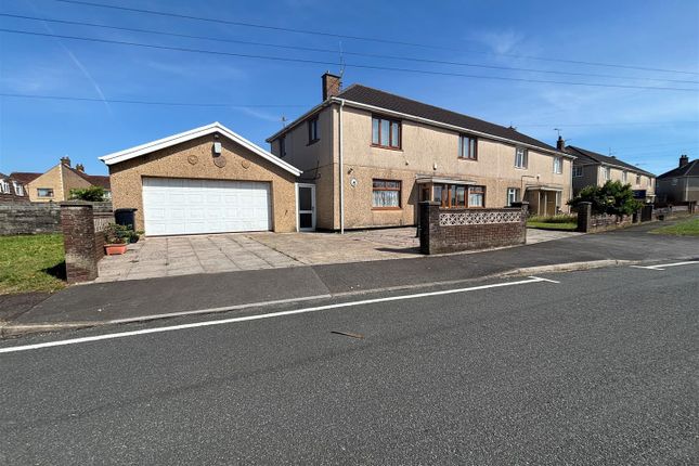 2 bed property, in Burke Avenue, £130,000