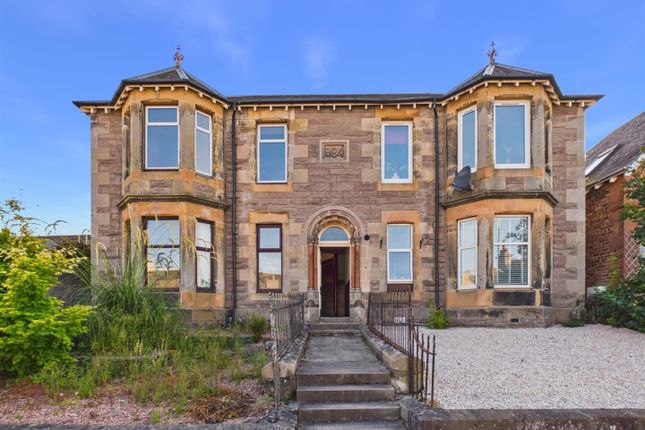 2 bed property, in 1D Young Street, £135,000