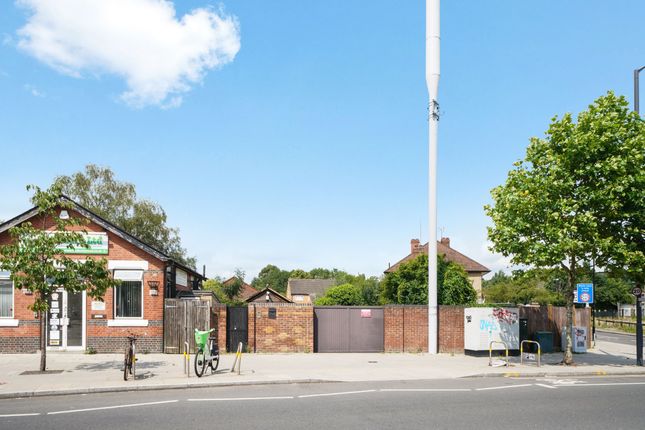 5 bed property, in A Tyrell Close, £850,000