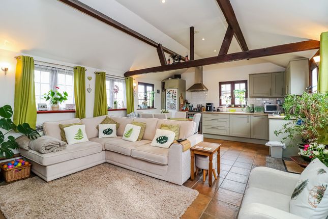 6 bed property, in Water Lane, £750,000