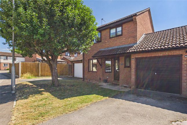 3 bed property, in Woodfield Way, £425,000