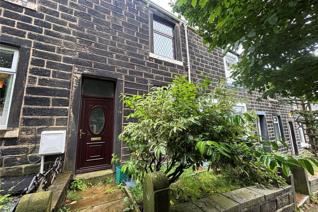 2 bed property, in Essex Street, £75,000