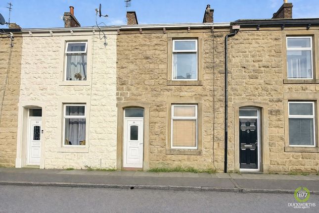 2 bed property, in Henry Street, £80,000