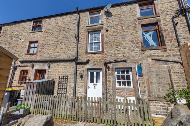 3 bed property, in Dolphinholme, £200,000