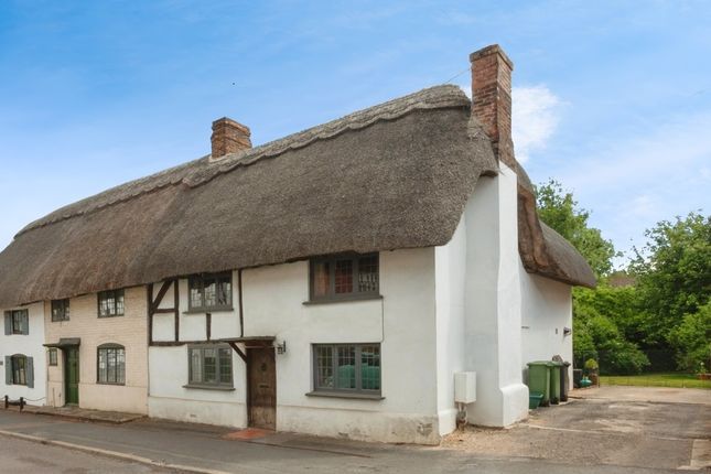 3 bed property, in Winchester Street, £475,000