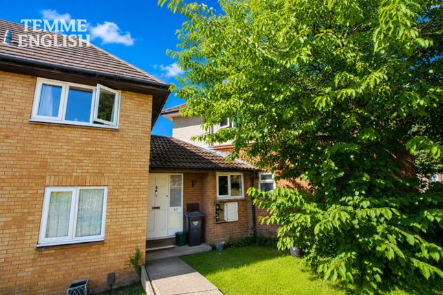 2 bed property, in Charleston Avenue, £200,000