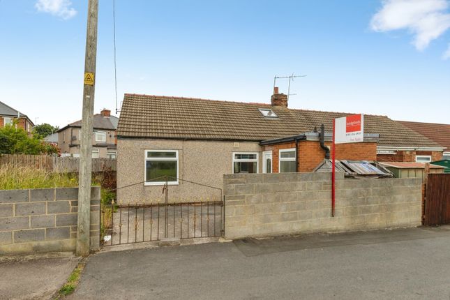 2 bed property, in Burnside Avenue, £100,000