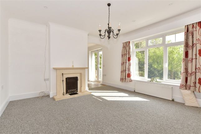 3 bed property, in Victoria Road, £440,000