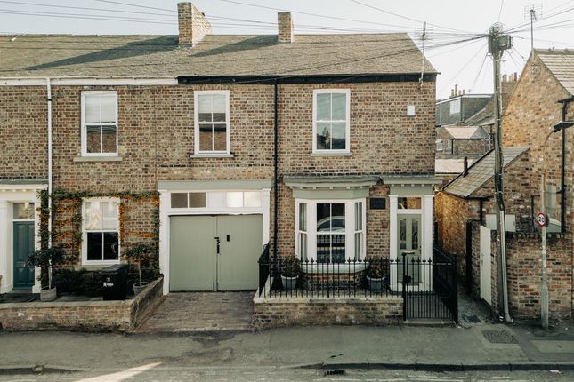 3 bed property, in Vine Street, £800,000