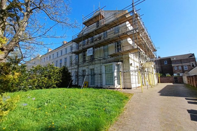 2 bed property, in Parkfield Road, £110,000