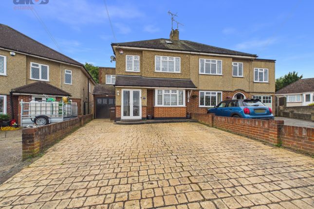 4 bed property, in Hazel Close, £625,000
