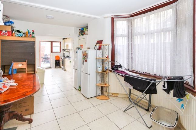 6 bed property, in Sibley Grove, £690,000