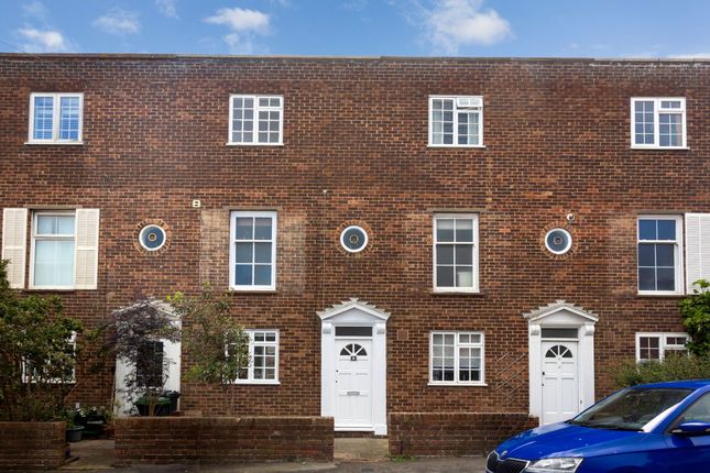 3 bed property, in Bristol Gardens, £475,000