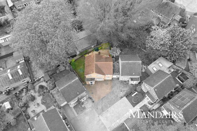 5 bed property, in Barry Walk, £380,000