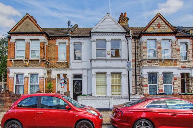 3 bed property, in Mount Pleasant Road, £275,000