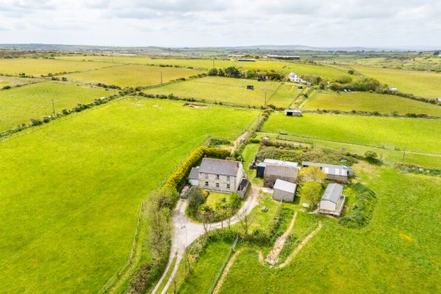 4 bed property, in Farms Common, £800,000