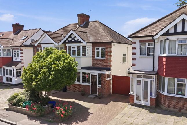 3 bed property, in Colvin Gardens, £800,000