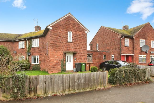 2 bed property, in Reeves Way, £180,000