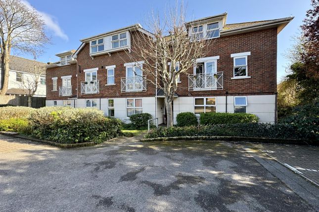 3 bed property, in Mount Pleasant Road, £265,000