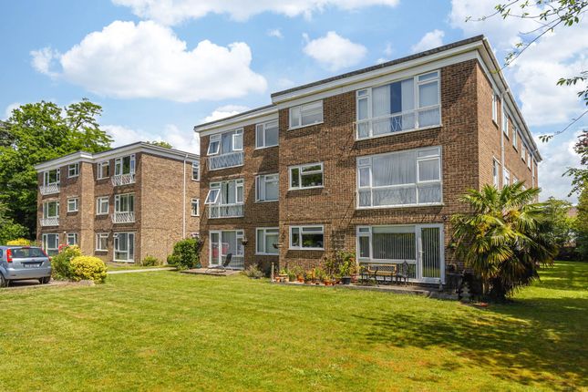 2 bed property, in Grovelands, £250,000