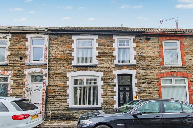 3 bed property, in Park Place, £160,000