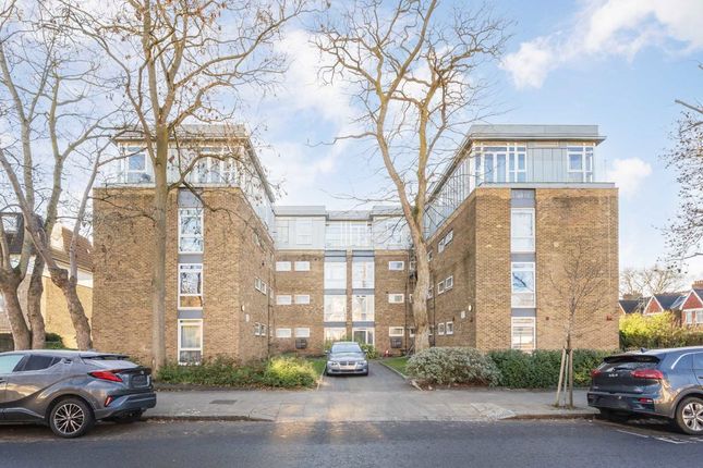 2 bed property, in Sutherland Road, £250,000